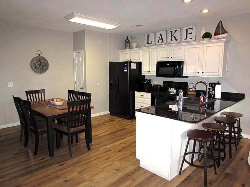 3 BR, 2 Bath Condo on Table Rock Lake with Dock Access in Hollister, Missouri, United States — photo 2