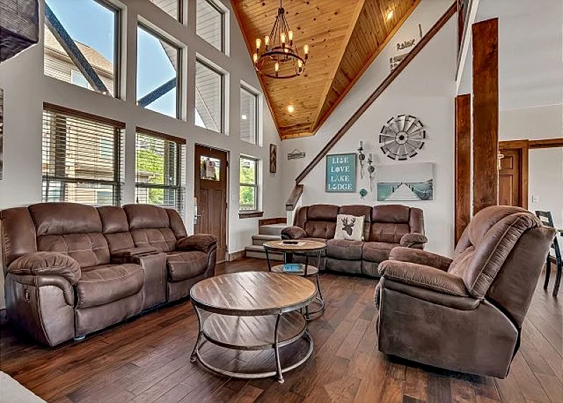 Stunning Lakefront Lodge on Indian Point! 7BR, 6BA! Boat Silp Included