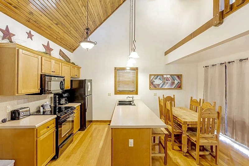 L130A, 1BD Loft Lakeview Cabin, Stay 3+ Nts, Save 15% SEE DESC. BELOW in Reeds Spring, Missouri, United States — photo 3