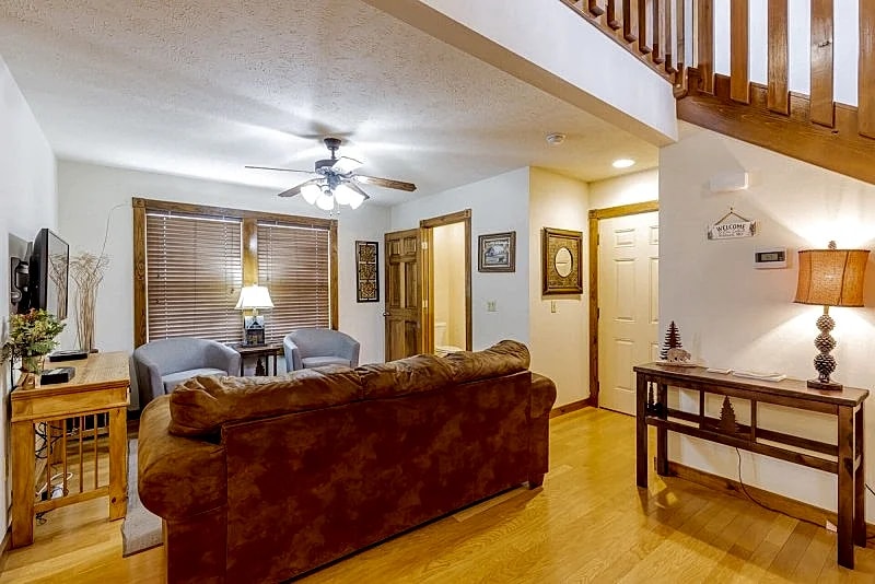 L130A, 1BD Loft Lakeview Cabin, Stay 3+ Nts, Save 15% SEE DESC. BELOW in Reeds Spring, Missouri, United States — photo 2
