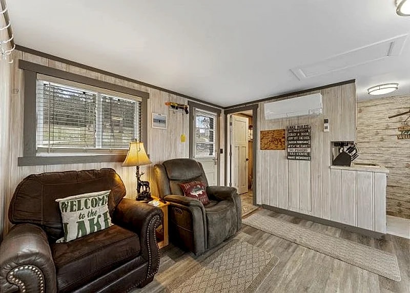 Gone Fishin: Serene Ozarks Escape 2BD Cabin at Table Rock Lake in Reeds Spring, Missouri, United States — photo 5