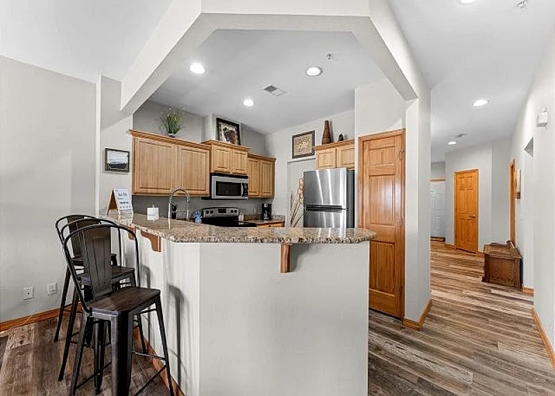 Skippin Stones Lakefront Condo on Table Rock Lake with Balcony & Fire Pit in Branson, Missouri, United States — photo 2