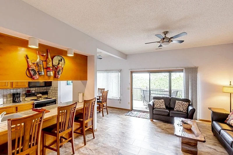 Lakefront 2BD Treehouse Condo at Indian Point, Overlooking Table Rock Lake in Indian Point, Missouri, United States — photo 4