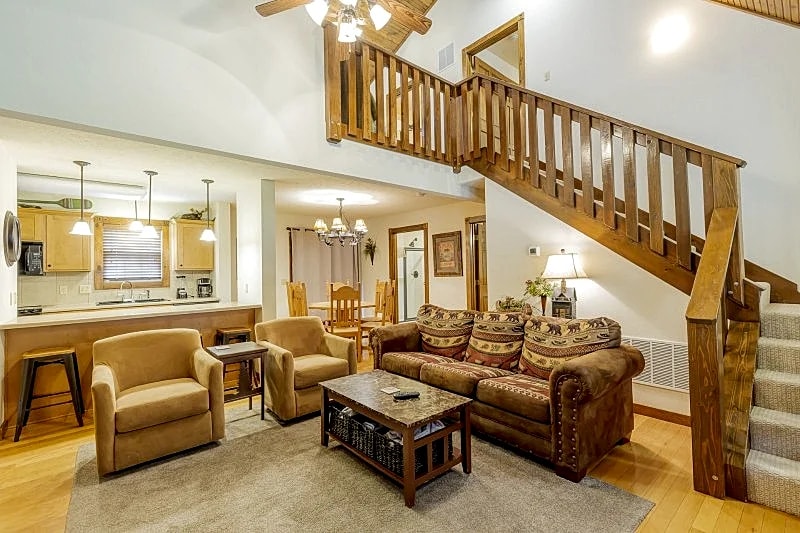 Family-Friendly 2BR Lodge in Stonebridge Golf Resort, Pools, Sports Courts in Reeds Spring, Missouri, United States — photo 2
