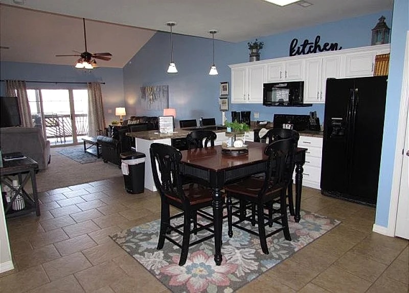 Vista Azul 3-Br Lakefront Luxury Retreat with Private Boat Slip and Stunning Sunset Views in Hollister, Missouri, United States — photo 4