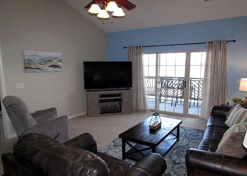 Vista Azul 3-Br Lakefront Luxury Retreat with Private Boat Slip and Stunning Sunset Views