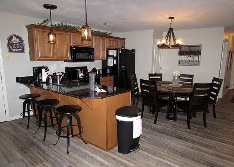 Spacious 3BR Condo with Breathtaking Table Rock Lake Views at Vickery Resort in Hollister, Missouri, United States — photo 5