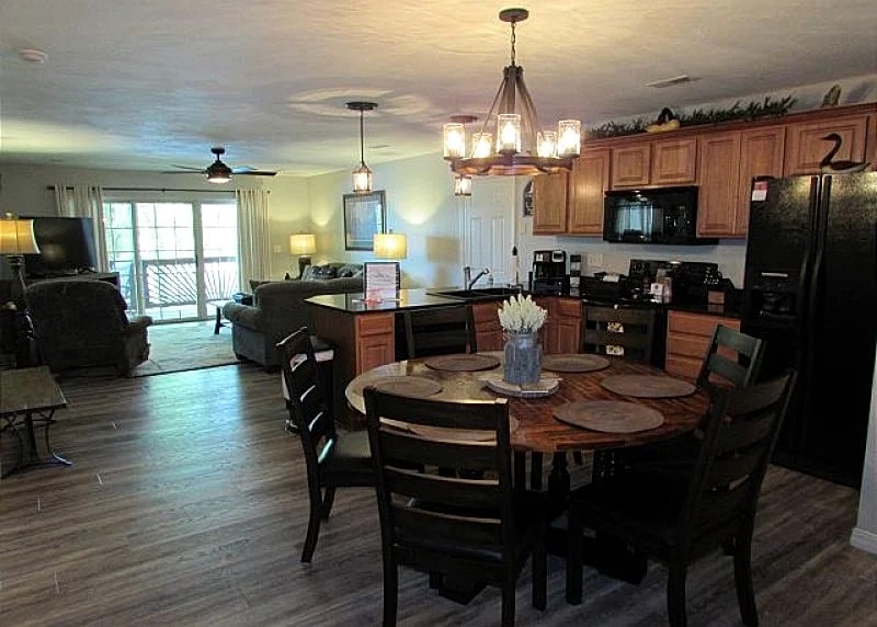 Spacious 3BR Condo with Breathtaking Table Rock Lake Views at Vickery Resort in Hollister, Missouri, United States — photo 3