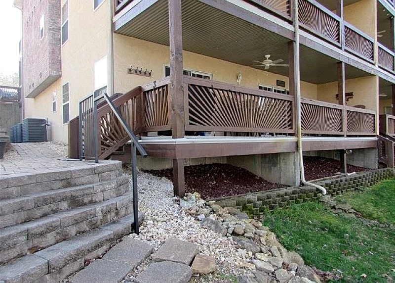 Luxurious 3-Bedroom Lakefront Condo with Private Deck on Table Rock Lake in Hollister, Missouri, United States — photo 2