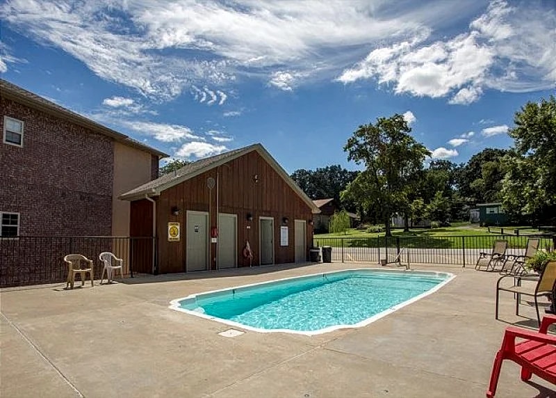 Luxurious 3-Bedroom Lakefront Condo with Private Deck on Table Rock Lake in Hollister, Missouri, United States — photo 3