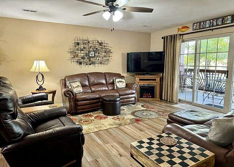 Luxurious 3-Bedroom Lakefront Condo with Private Deck on Table Rock Lake