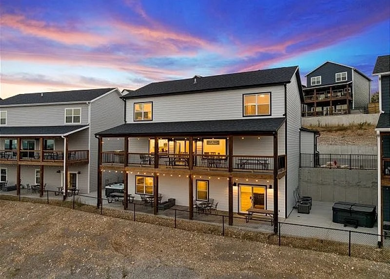 Summer Breeze at Chateau Mountain, Lakeview Home in the Scenic Ozarks in Branson, Missouri, United States — photo 2