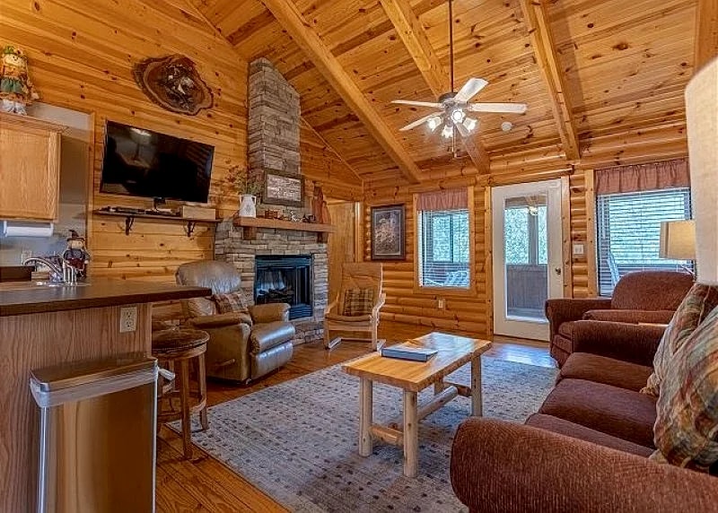 Ozarks Oasis: Warm and Inviting Cabin near an Outdoor Swimming Pool in Branson View! in Branson, Missouri, United States — photo 5