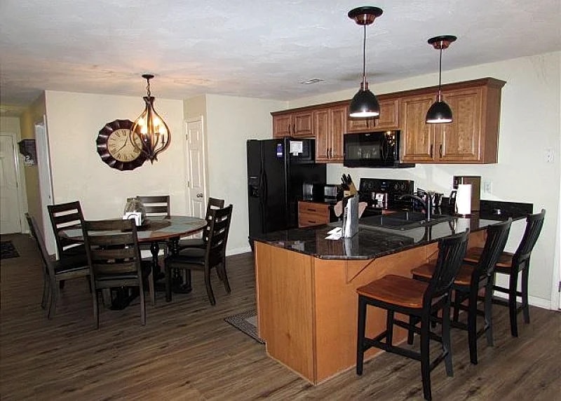 Luxury 3-Bedroom Lakefront Condo with Private Dock at Vickery Resort, Branson in Branson, Missouri, United States — photo 4