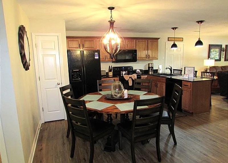 Luxury 3-Bedroom Lakefront Condo with Private Dock at Vickery Resort, Branson in Branson, Missouri, United States — photo 3