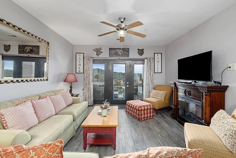 LSBR355, 3 Br TR Lake Front Condo in Missouri, United States — photo 1