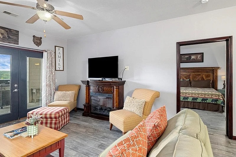LSBR355, 3 Br TR Lake Front Condo in Missouri, United States — photo 3