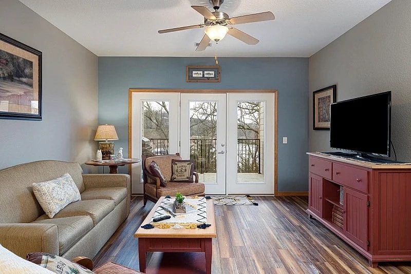 LSBR325, 3 Br TR Lake Front Condo
