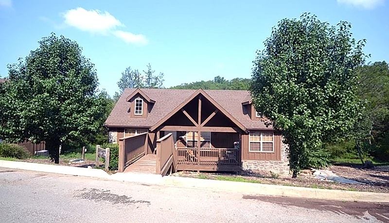 L076 - Relax in Rustic Luxury at the Fox Hollow Cabin, 2BR/2BA Retreat in StoneBridge Village in Branson West, Missouri, United States — photo 2