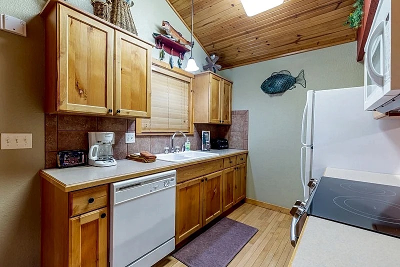 L076 - Relax in Rustic Luxury at the Fox Hollow Cabin, 2BR/2BA Retreat in StoneBridge Village in Branson West, Missouri, United States — photo 5