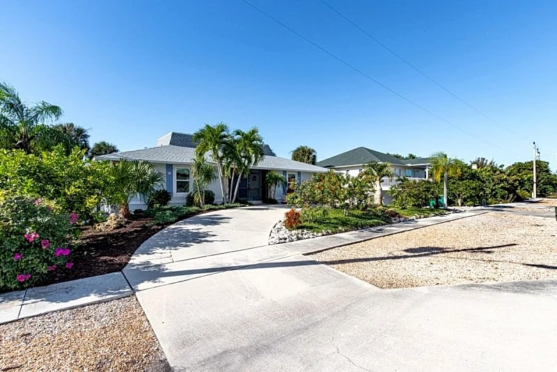 Marco Island 3BR + Guest Suite Home with Screened Lanai at 1758 Dogwood Dr in Marco Island, Florida, United States — photo 2