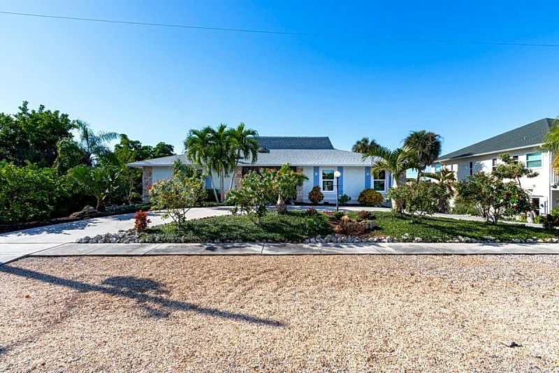 Marco Island 3BR + Guest Suite Home with Screened Lanai at 1758 Dogwood Dr in Marco Island, Florida, United States — photo 5