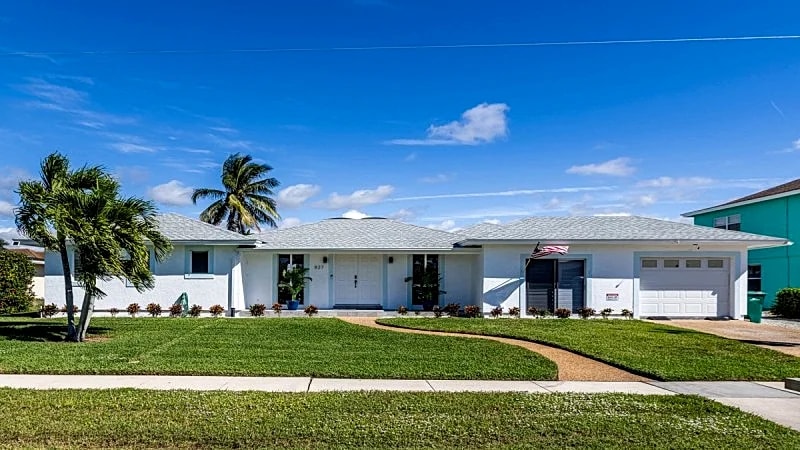 Luxury Waterfront Home at 827 Chestnut Ct with Heated Pool in Marco Island in Marco Island, Florida, United States — photo 1