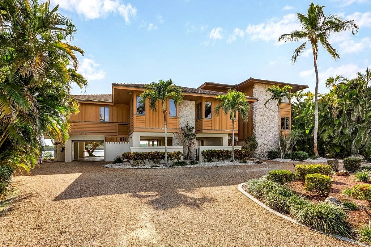 Stunning Waterfront Villa- private tropical paradise! in Marco Island, Florida, United States — photo 3
