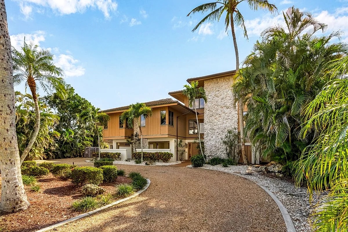 Stunning Waterfront Villa- private tropical paradise! in Marco Island, Florida, United States — photo 4