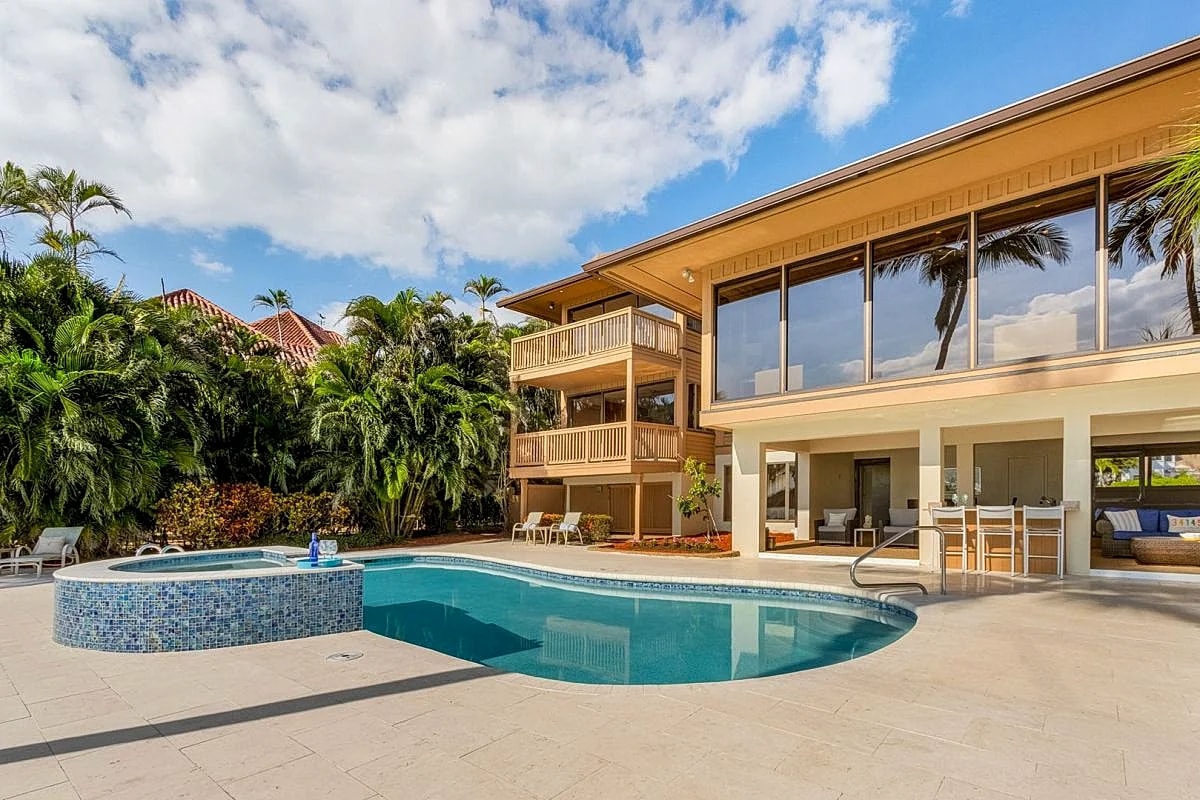 Stunning Waterfront Villa- private tropical paradise! in Marco Island, Florida, United States — photo 5