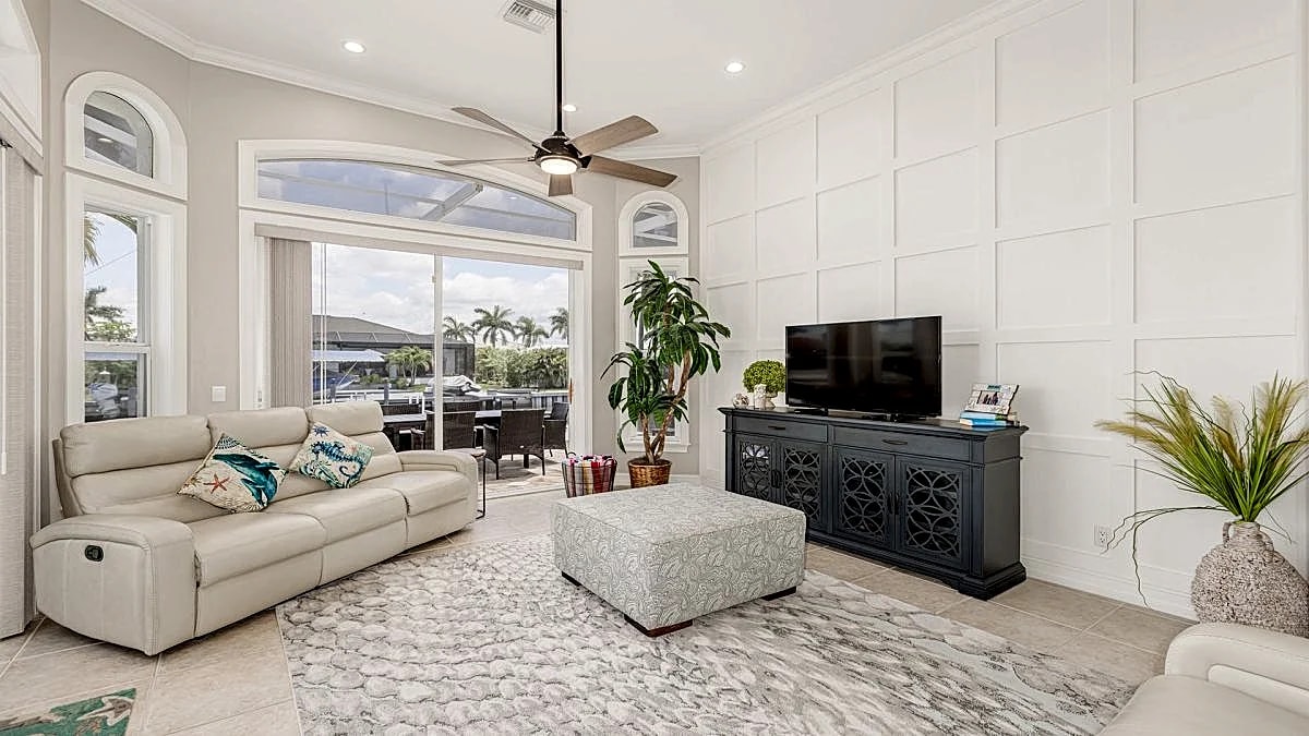 4/3.5 Home with beautiful Direct Waterfront access in Marco Island, Florida, United States — photo 3