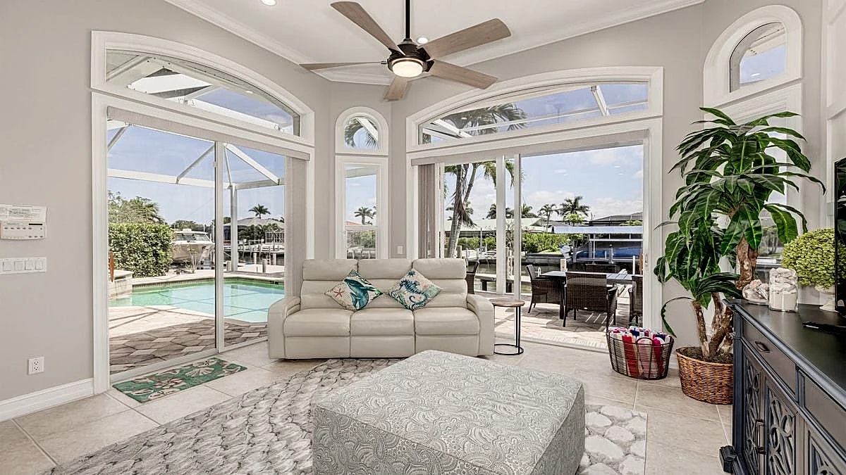 4/3.5 Home with beautiful Direct Waterfront access in Marco Island, Florida, United States — photo 4