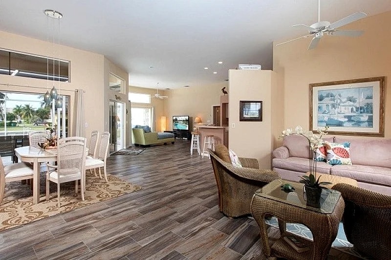 Escape to 620 Partridge Ct, Family-Friendly Waterfront Haven Near the Gulf in Marco Island in Marco Island, Florida, United States — photo 3