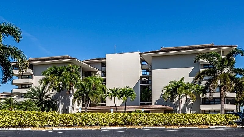 South Seas East B501, Gorgeous condo on the 5th floor overlooking the bay in Marco Island in Marco Island, Florida, United States — photo 1