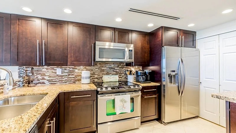 South Seas East B501, Gorgeous condo on the 5th floor overlooking the bay in Marco Island in Marco Island, Florida, United States — photo 5