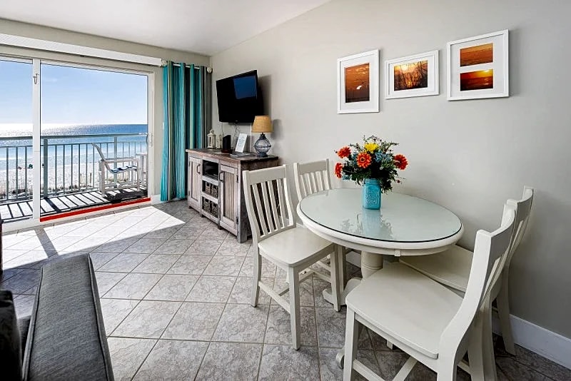 P.I 306: Coastal Chic On The Beach! Gorgeous Sunsets | Beach Setup | Updated in Fort Walton Beach, Florida, United States — photo 3