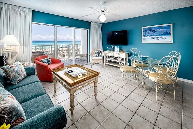 Gulf Dunes 205: Lively, fun-filled Gulf Front condo with beach service, golf in Fort Walton Beach, Florida, United States — photo 2