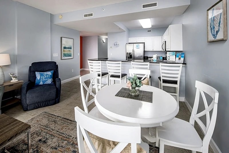 Pelican Isle 609: Pelican Penthouse - Top floor Beachfront master and LR in Fort Walton Beach, Florida, United States — photo 4
