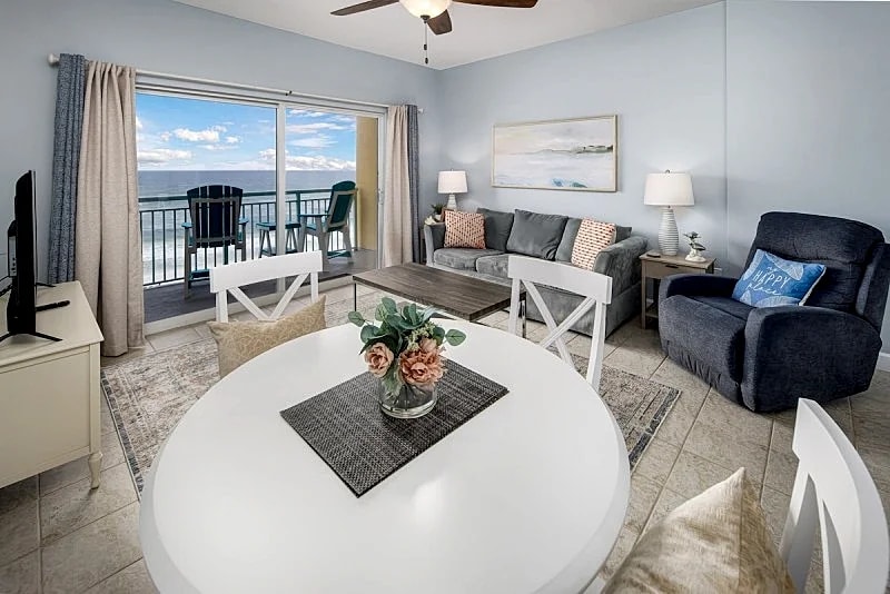 Pelican Isle 609: Pelican Penthouse - Top floor Beachfront master and LR in Fort Walton Beach, Florida, United States — photo 3