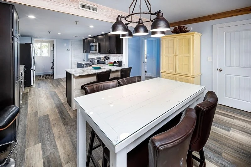 Surf Dweller 202: Magnificent beach front, 2 LARGE bedrooms, free perks in Fort Walton Beach, Florida, United States — photo 4