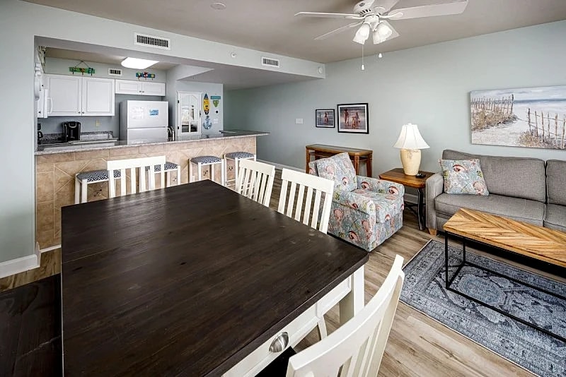 Pelican Isle 218: Rare End Unit~Wrap-Around Balcony~2 King Beds+Bunks! in Fort Walton Beach, Florida, United States — photo 4