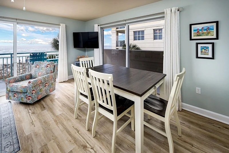 Pelican Isle 218: Rare End Unit~Wrap-Around Balcony~2 King Beds+Bunks! in Fort Walton Beach, Florida, United States — photo 2