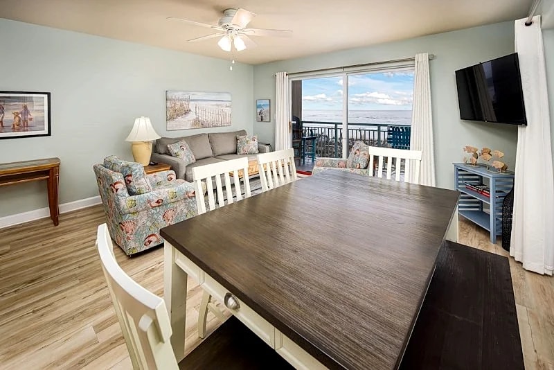 Pelican Isle 218: Rare End Unit~Wrap-Around Balcony~2 King Beds+Bunks! in Fort Walton Beach, Florida, United States — photo 3