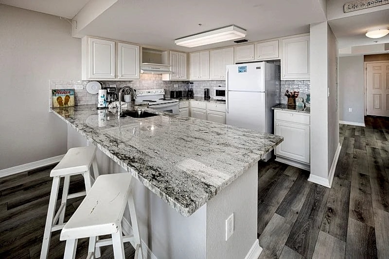 I.B.R 3002: Recently Updated 2 Bed/2 Bath Beach-Front Condo - Wifi/Internet in Fort Walton Beach, Florida, United States — photo 3