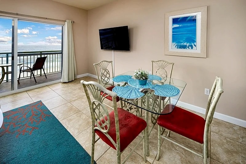 Pelican Isle 608: Charming - on the beach! Balcony, pool, Free Beach Service in Fort Walton Beach, Florida, United States — photo 2
