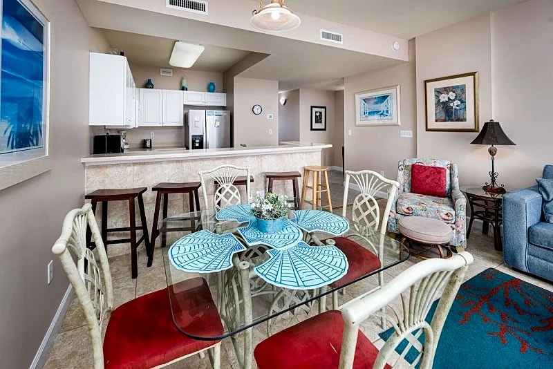 Pelican Isle 608: Charming - on the beach! Balcony, pool, Free Beach Service in Fort Walton Beach, Florida, United States — photo 4