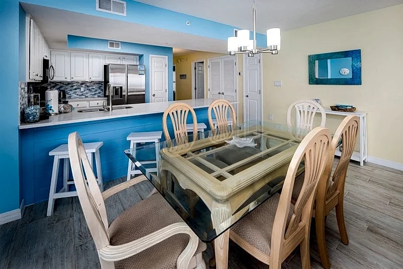 GD 210 Recently Updated Beachfront Retreat - Spacious & End Unit in Fort Walton Beach, Florida, United States — photo 4