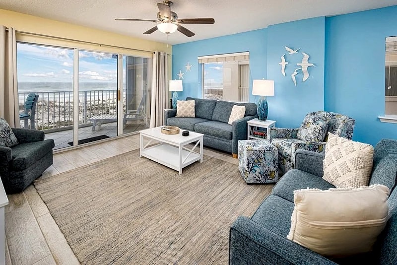 GD 210 Recently Updated Beachfront Retreat - Spacious & End Unit in Fort Walton Beach, Florida, United States — photo 3