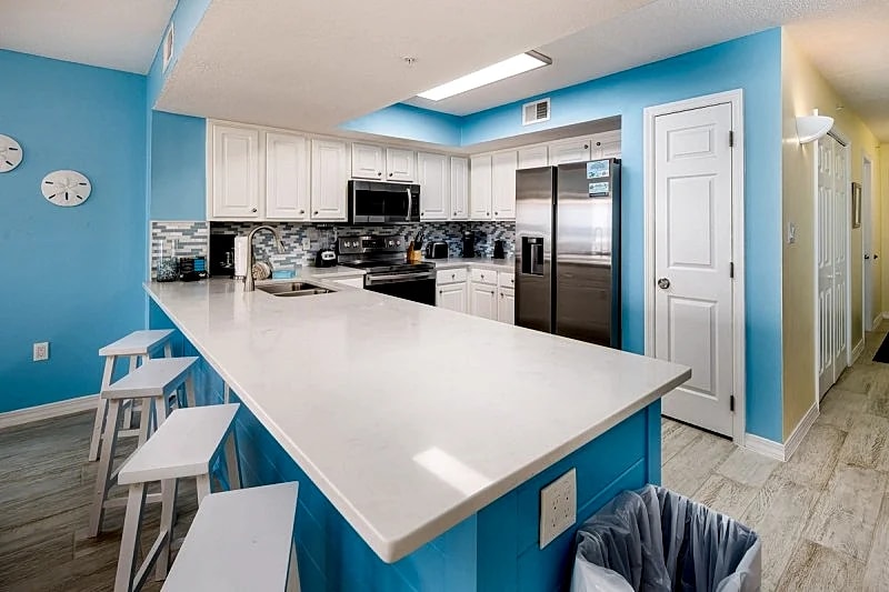 GD 210 Recently Updated Beachfront Retreat - Spacious & End Unit in Fort Walton Beach, Florida, United States — photo 5