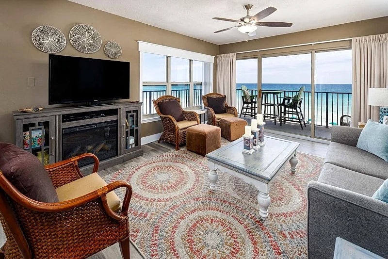 ETW 4000: Corner unit, 2 bedrooms, free beach chairs and more